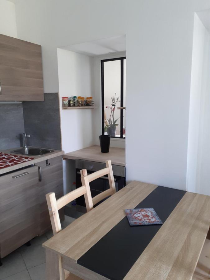 Studio En Plein Centre Ville - 2 A 4 Personnes Tence Екстериор снимка